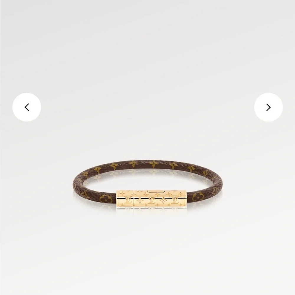Beautiful monogram pattern bracelet - Picture 1 of 4